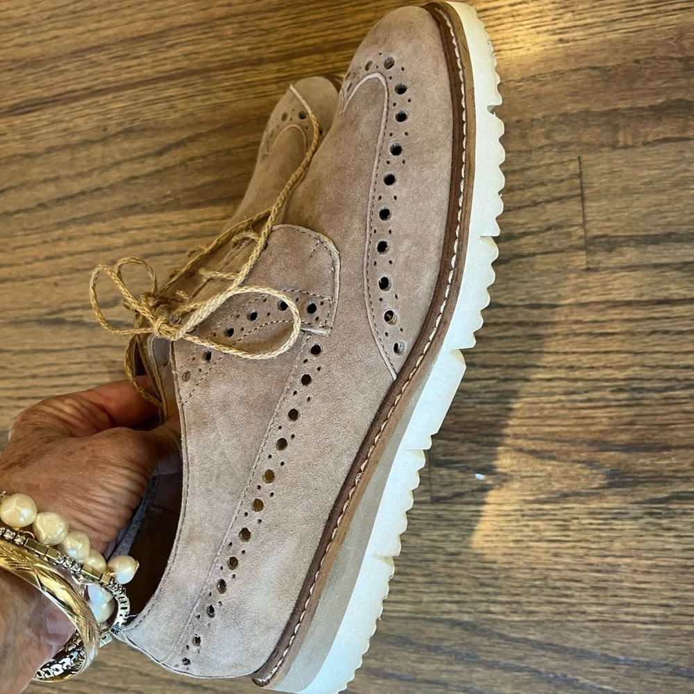Charles David Woman’s Light Brown Tan Oxfords Wingtip Sz 8 Eclectic Grandpa
